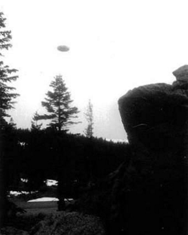UFO, Muszyna, Polska, 1947 - zdjęcie uznawane za pierwszą polską fotografię UFO!